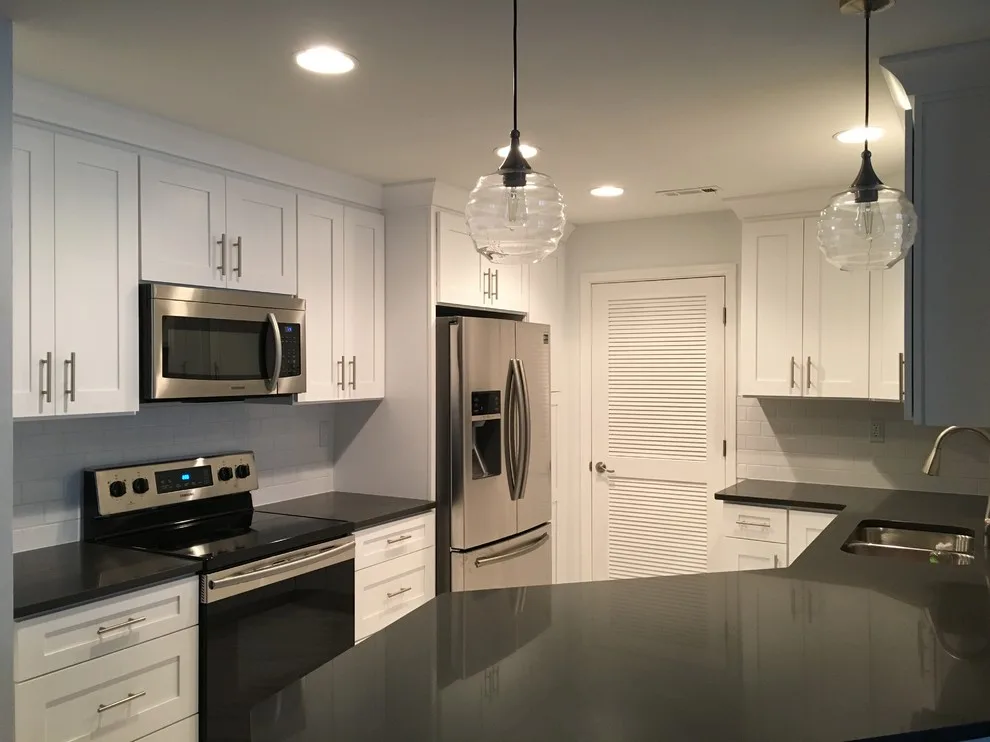 Contemporary Kitchen Renovation in Atlanta by Rosa Moreno Kitchens - Photo 3
