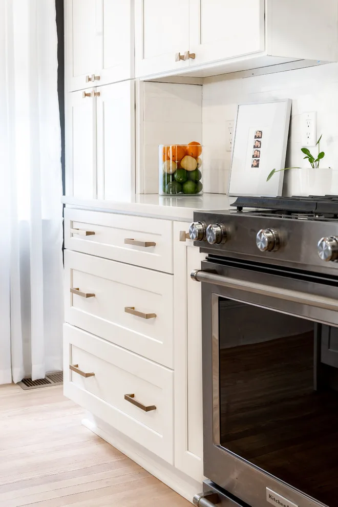 Contemporary Soft Kitchen in Atlanta by Rosa Moreno Kitchens - Photo 2