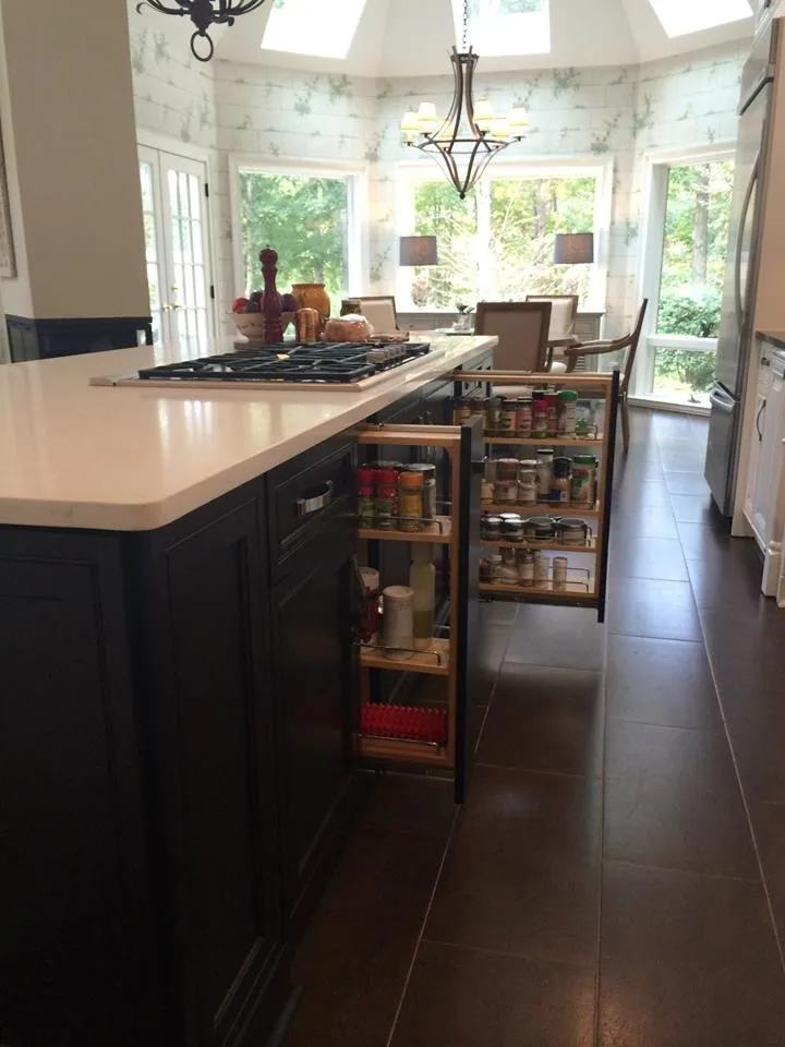 Atlanta Classic Kitchen and Laundry Space by Rosa Moreno Kitchens - Photo 13