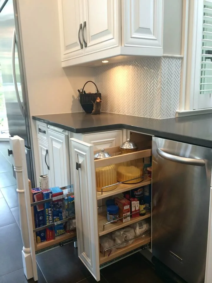 Atlanta Classic Kitchen and Laundry Space by Rosa Moreno Kitchens - Photo 5