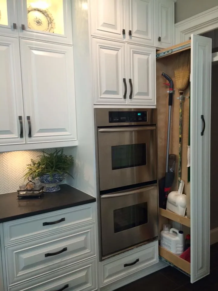 Atlanta Classic Kitchen and Laundry Space by Rosa Moreno Kitchens - Photo 14