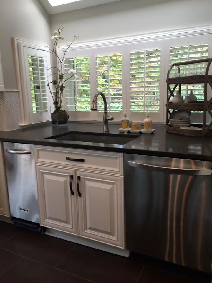 Atlanta Classic Kitchen and Laundry Space by Rosa Moreno Kitchens - Photo 4