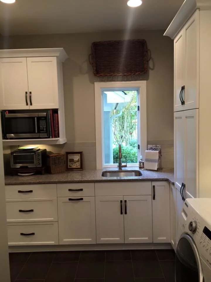 Atlanta Classic Kitchen and Laundry Space by Rosa Moreno Kitchens - Photo 2