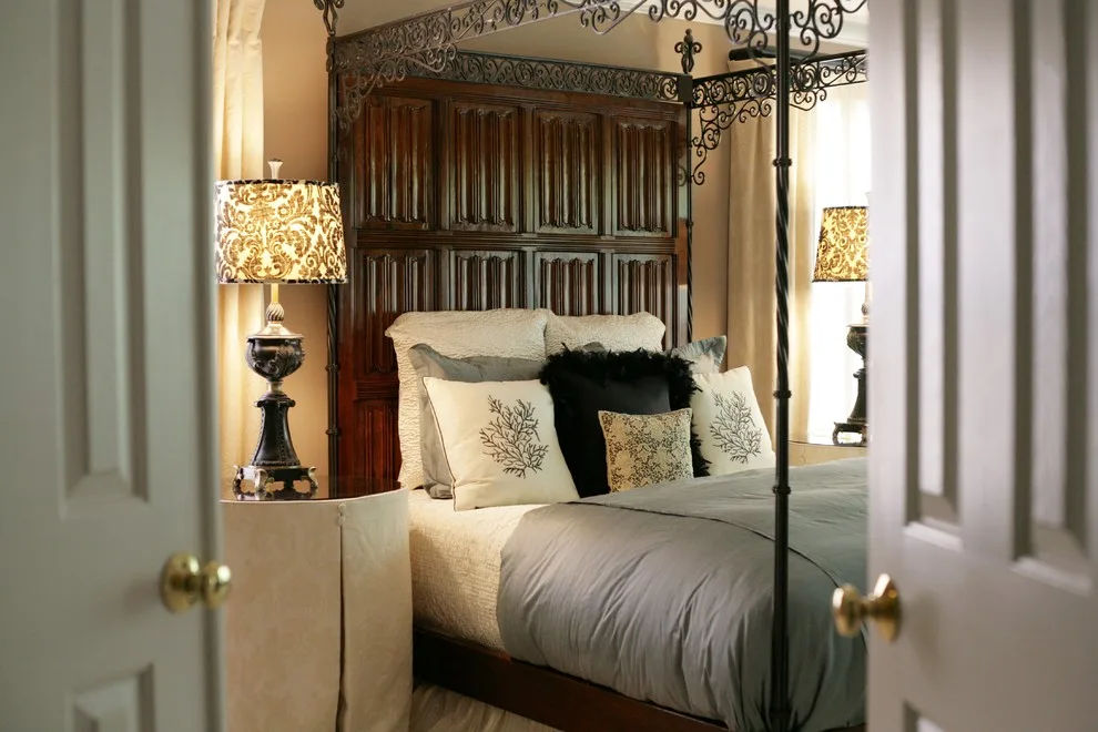 Traditional Bedroom Suite Decor by Lisa Stewart Design - Photo 4