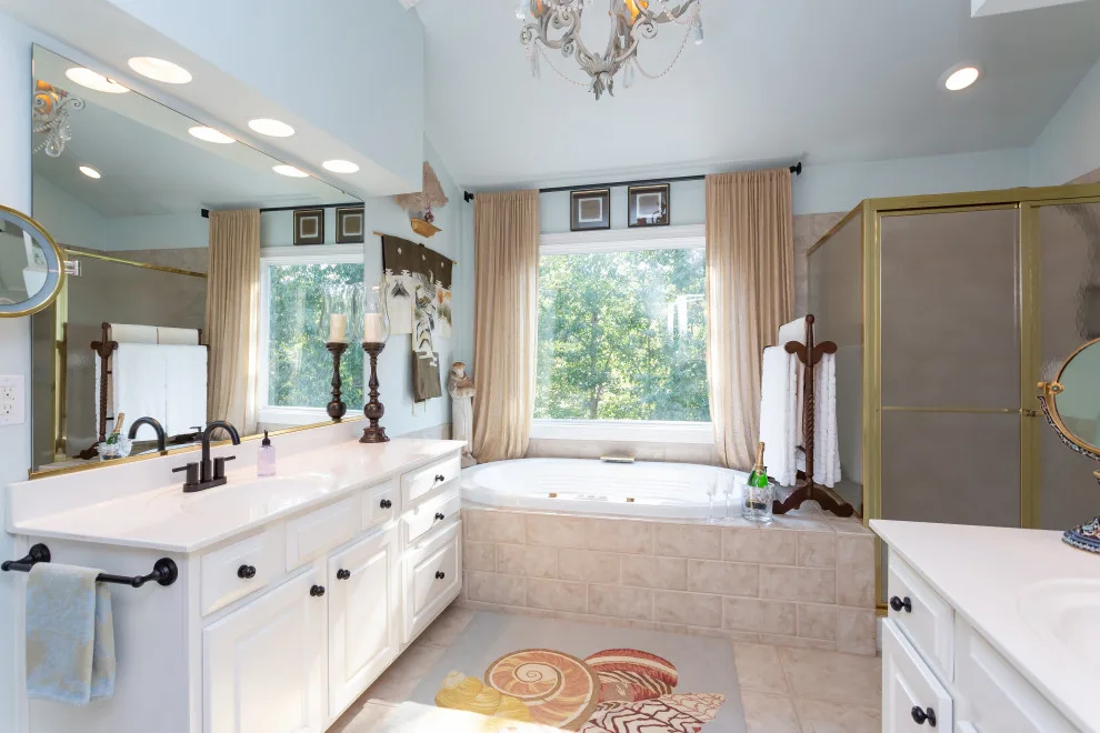 Traditional Bedroom Suite Decor by Lisa Stewart Design - Photo 2