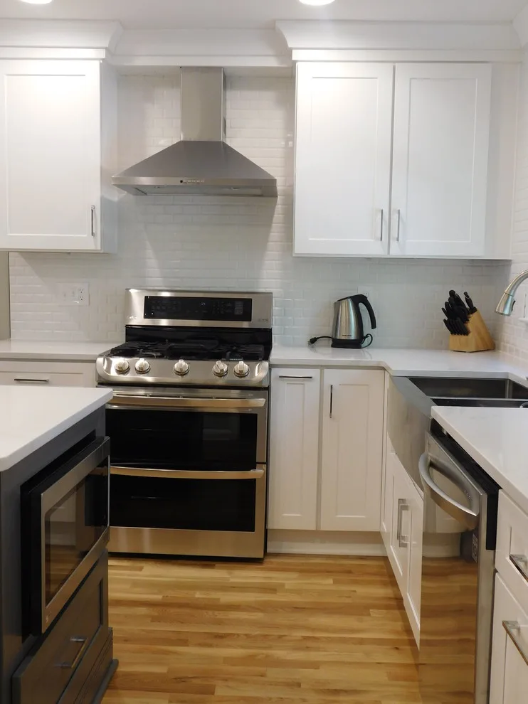 Contemporary Kitchen in Brookhaven by Rosa Moreno Kitchens - Photo 2