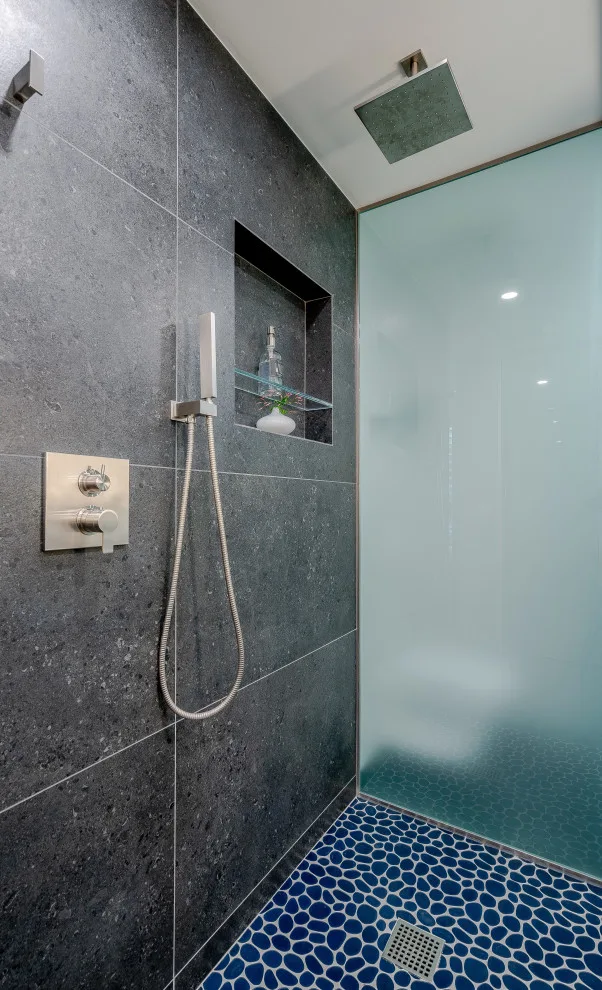 Moorpark Primary Bathroom by Hue Of You Decor, LLC - Photo 5