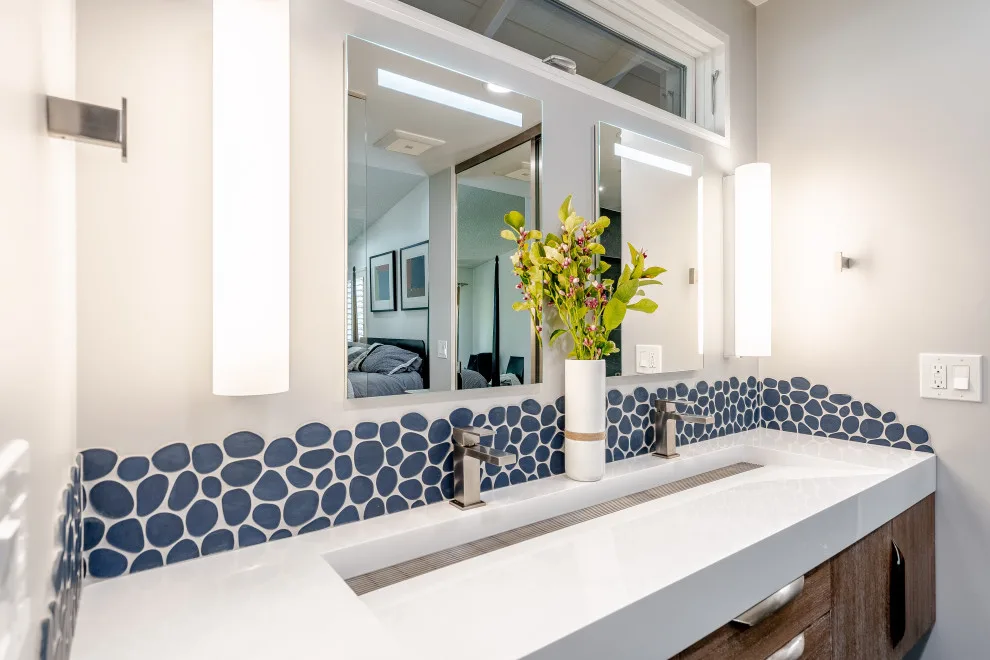 Moorpark Primary Bathroom by Hue Of You Decor, LLC - Photo 4
