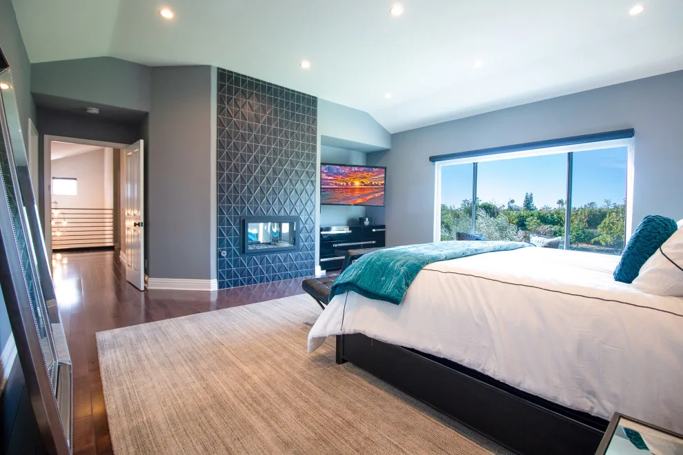 Camarillo Executive Bachelor Pad Small Renovation by Hue Of You Decor, LLC - Photo 2