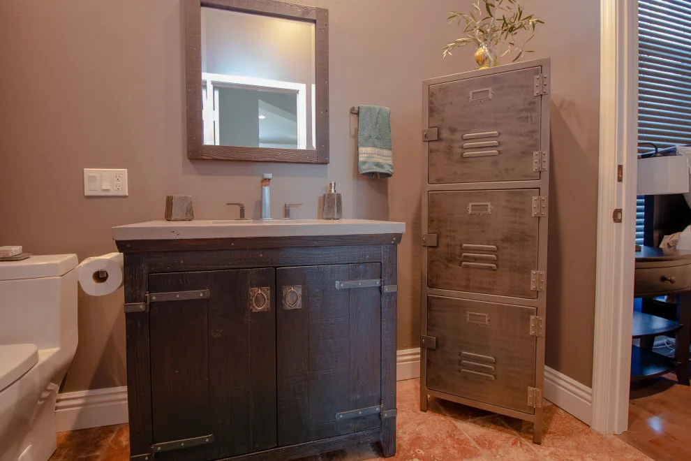 Camarillo Executive Bachelor Pad Small Renovation by Hue Of You Decor, LLC - Photo 15