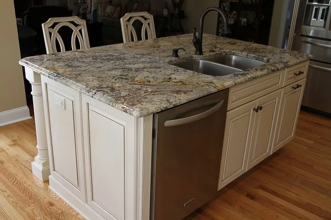 Kraftmaid Montclair Maple - Biscotti with Cocoa Glaze by Keith Yates / Lowes Home Improvement - Photo 7