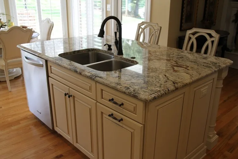 Kraftmaid Montclair Maple - Biscotti with Cocoa Glaze by Keith Yates / Lowes Home Improvement - Photo 6