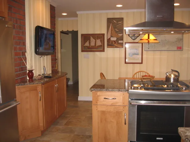 Sunny Oak Kitchen by Toni Sabatino - Photo 2