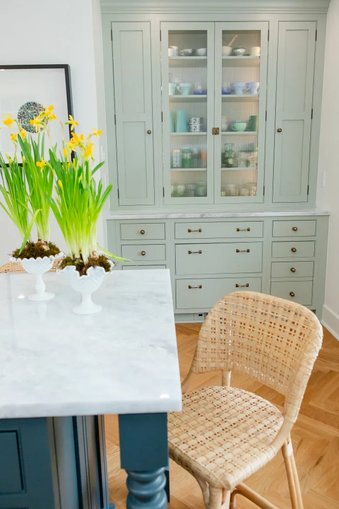 A serene and vibrant kitchen by MadDesigns Kitchen, Bath, Interiors - Photo 14