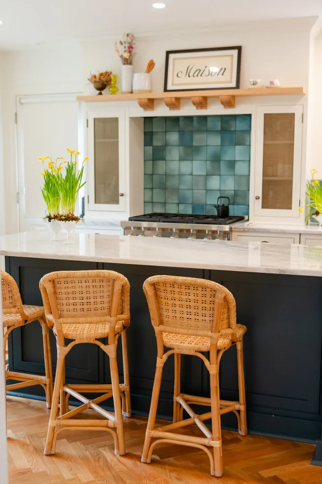 A serene and vibrant kitchen by MadDesigns Kitchen, Bath, Interiors - Photo 9