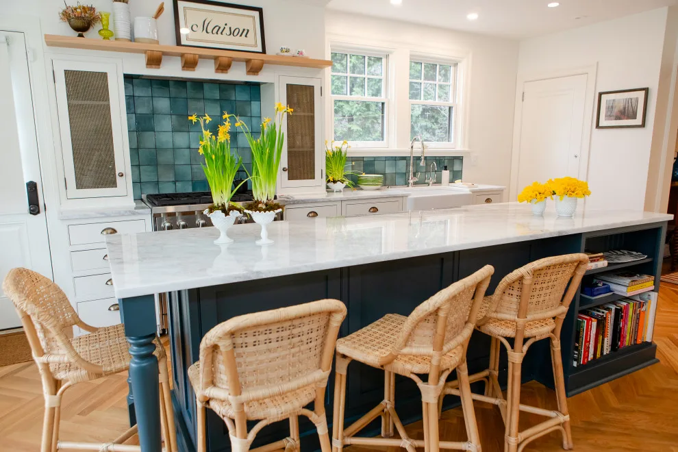 A serene and vibrant kitchen by MadDesigns Kitchen, Bath, Interiors - Photo 10