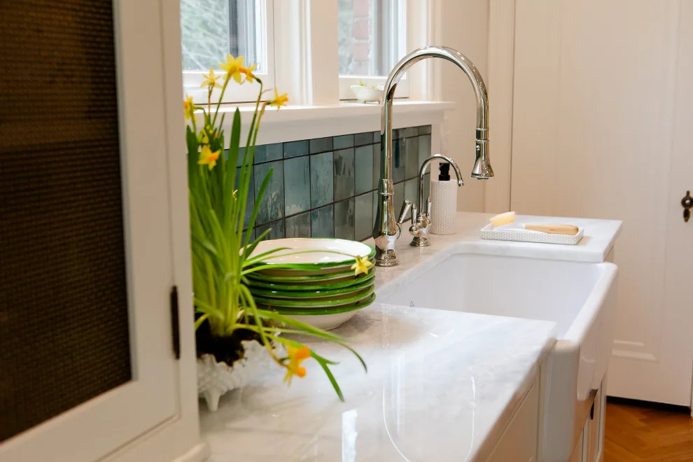 A serene and vibrant kitchen by MadDesigns Kitchen, Bath, Interiors - Photo 13
