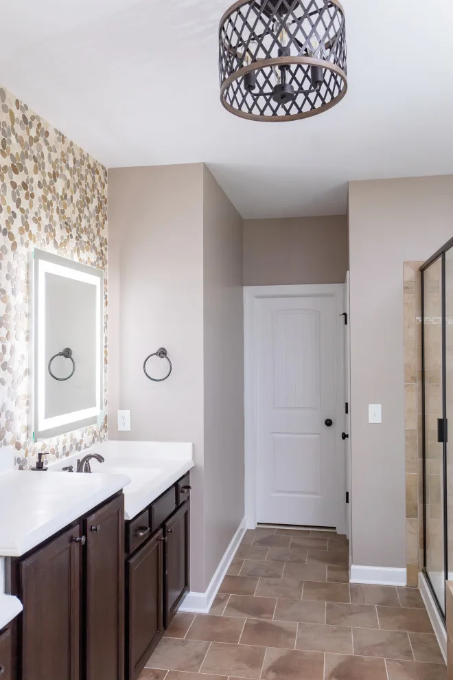 Enhancing Details - Hotel Style En Suite by Lisa Stewart Design - Photo 2