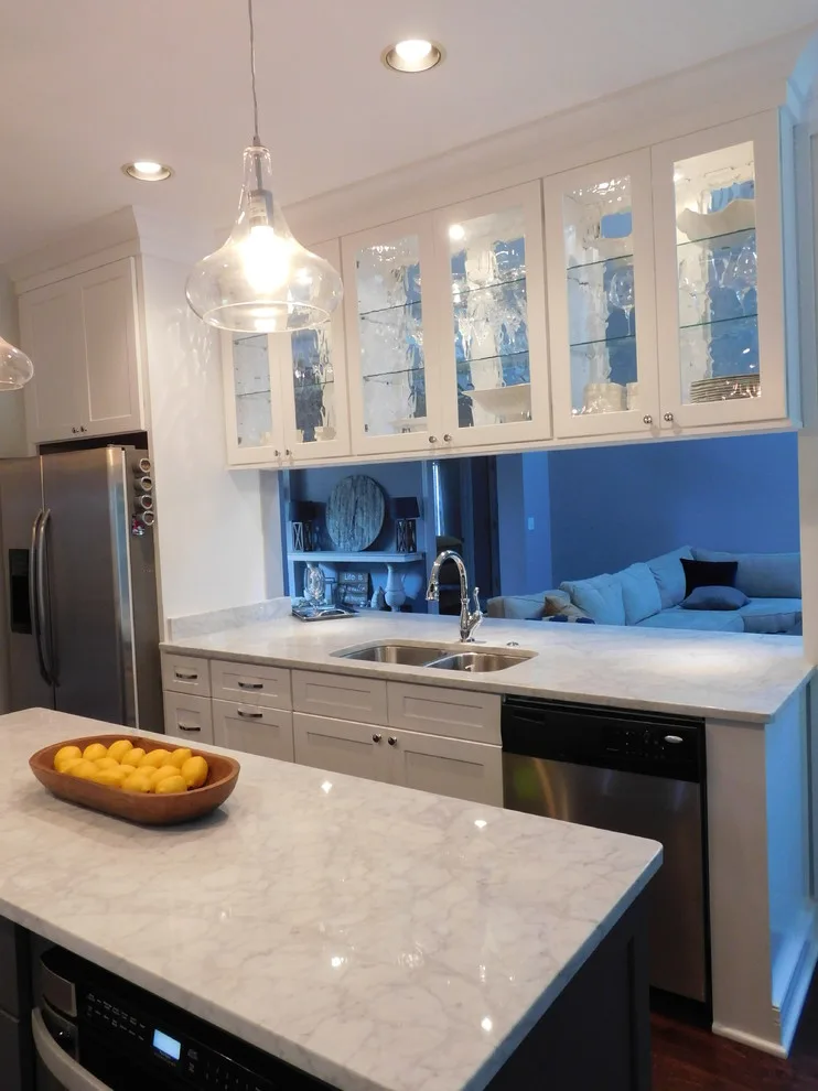 Contemporary Kitchen in Alpharetta by Rosa Moreno Kitchens - Photo 4