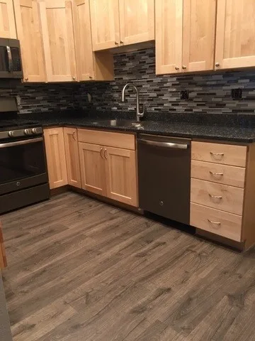 Signature Cabinets And Design - Photo 13