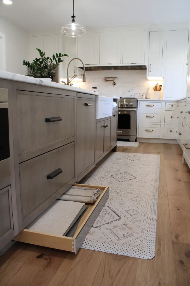 Arabesque and Alabaster by Jerilyn Horn Kitchen & Bath Design Co. - Photo 21