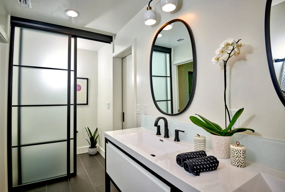 Monochrome Bathrooms by Signature Designs Kitchen | Bath | Interiors - Photo 2