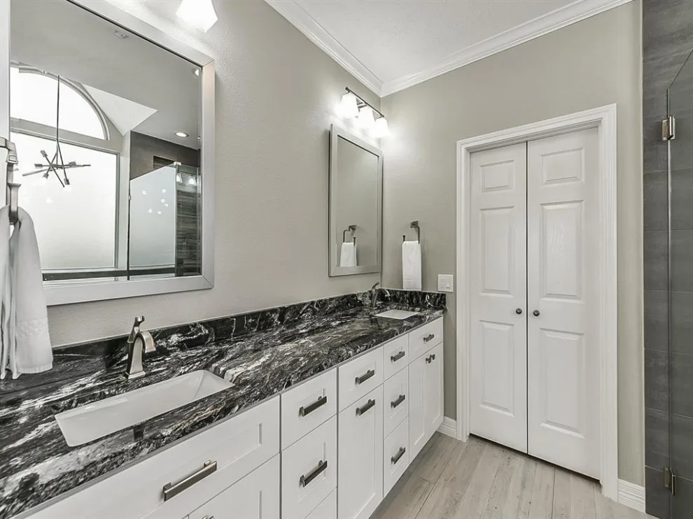 Bucktrout Contemporary Restroom by Griffin Design - Photo 2
