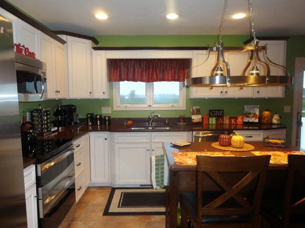 Chestnut Hills Renovation by Roanoke Woodworking Inc. - Photo 3