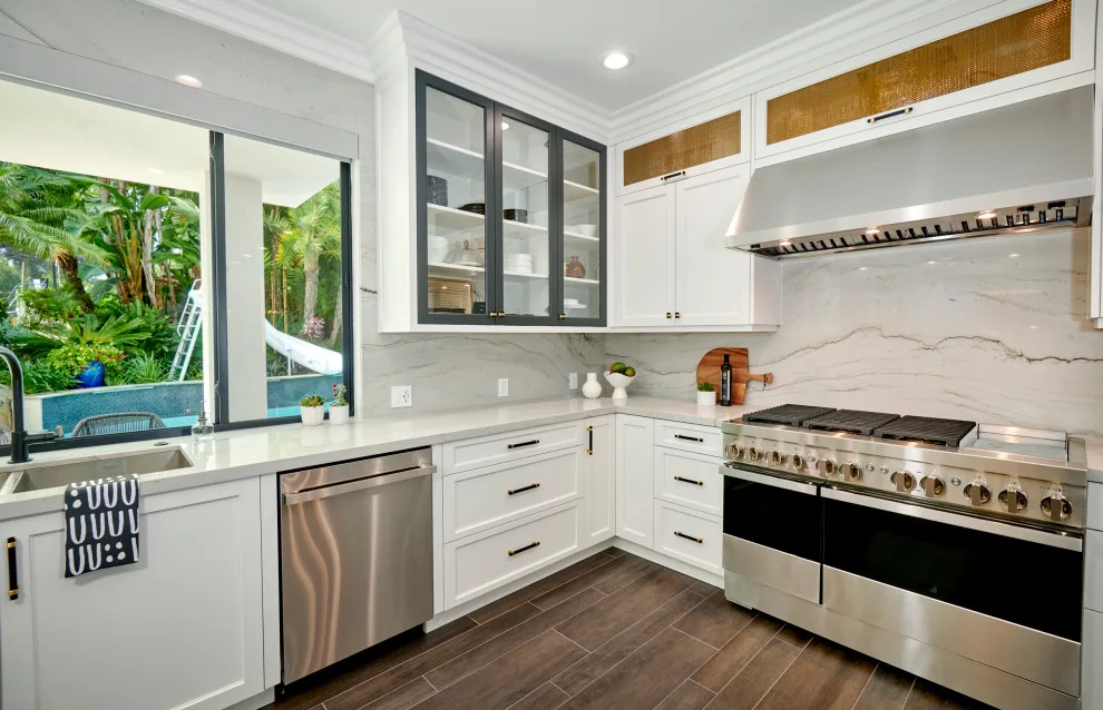 Stylish Modern Residence by Signature Designs Kitchen | Bath | Interiors - Photo 5