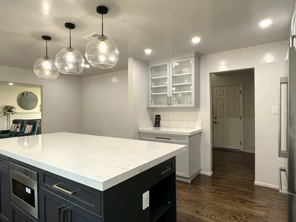 Chrysopolis Modern Kitchen by Kitchen Inspiration Inc. - Photo 9