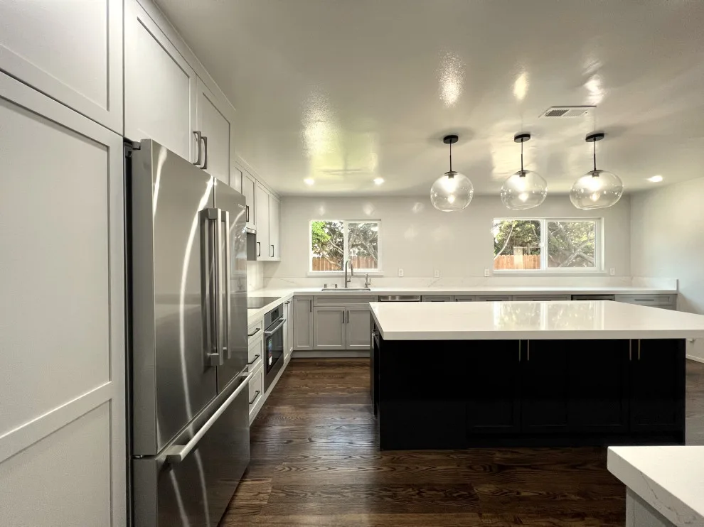Chrysopolis Modern Kitchen by Kitchen Inspiration Inc. - Photo 13