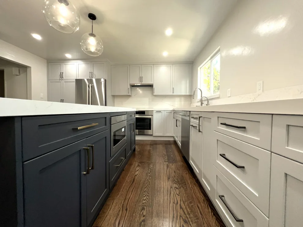 Chrysopolis Modern Kitchen by Kitchen Inspiration Inc. - Photo 4