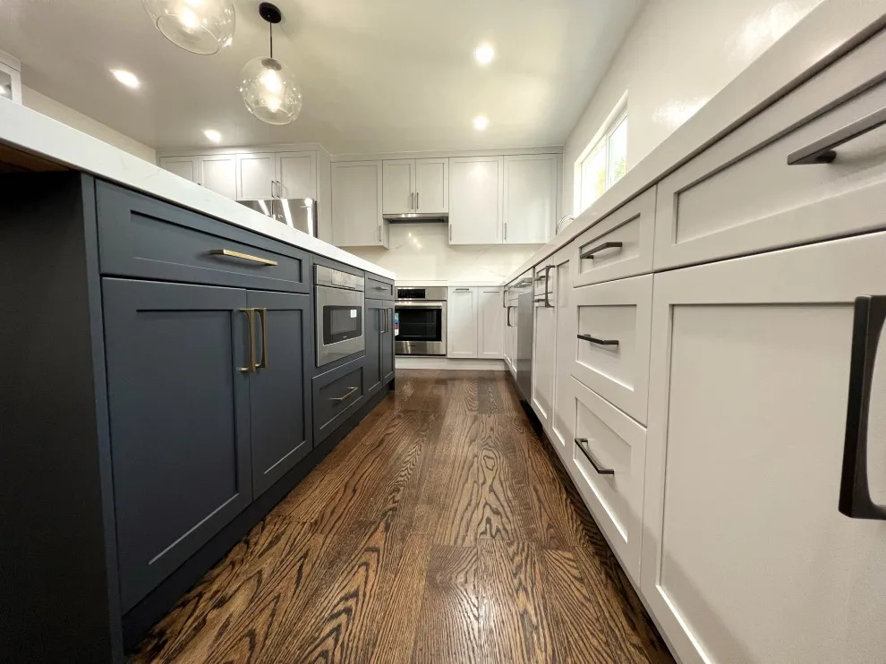 Chrysopolis Modern Kitchen by Kitchen Inspiration Inc. - Photo 14