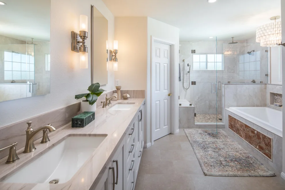 Traditional Kitchen and Main Bathroom by Signature Designs Kitchen | Bath | Interiors - Photo 9
