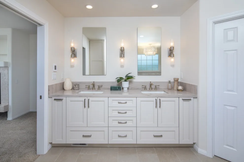Traditional Kitchen and Main Bathroom by Signature Designs Kitchen | Bath | Interiors - Photo 8