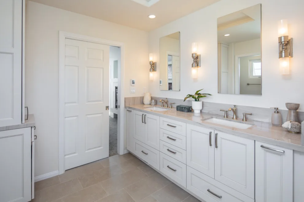 Traditional Kitchen and Main Bathroom by Signature Designs Kitchen | Bath | Interiors - Photo 5