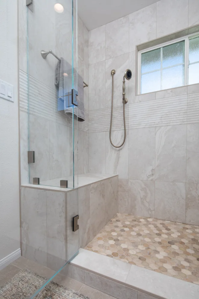 Traditional Kitchen and Main Bathroom by Signature Designs Kitchen | Bath | Interiors - Photo 7