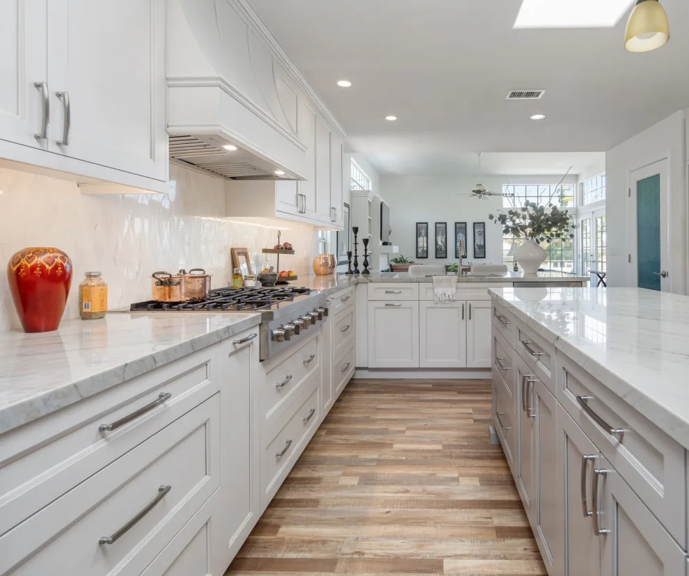 Traditional Kitchen and Main Bathroom by Signature Designs Kitchen | Bath | Interiors - Photo 2