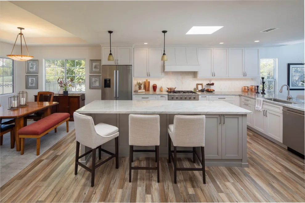 Traditional Kitchen and Main Bathroom by Signature Designs Kitchen | Bath | Interiors - Photo 15