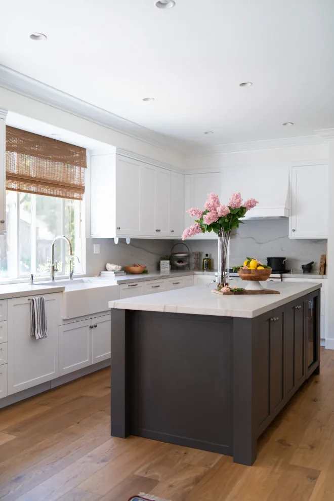 Traditional Kitchen, Pantry, Entryway, and Bathroom by Signature Designs Kitchen | Bath | Interiors - Photo 3