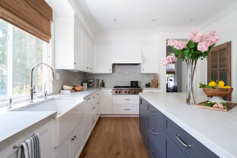 Traditional Kitchen, Pantry, Entryway, and Bathroom by Signature Designs Kitchen | Bath | Interiors - Photo 37
