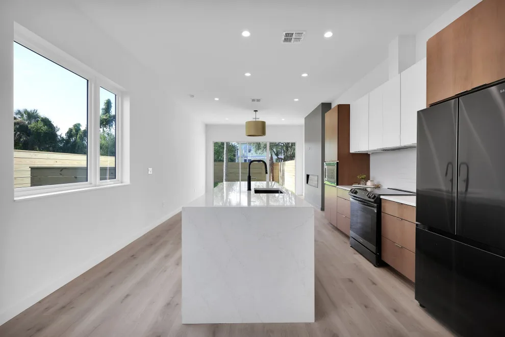 Modern Coastal - Kitchen Design by Terri Dubose by Woodsman Kitchens And Floors - Photo 4