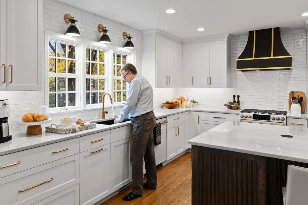 Colonial Makeover by Rebecca Ryan Design - Photo 3
