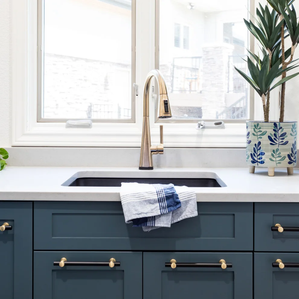 Vibrant Laundry Space by Signature Designs Kitchen | Bath | Interiors - Photo 4