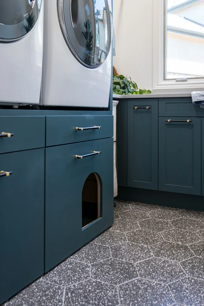 Vibrant Laundry Space by Signature Designs Kitchen | Bath | Interiors - Photo 11