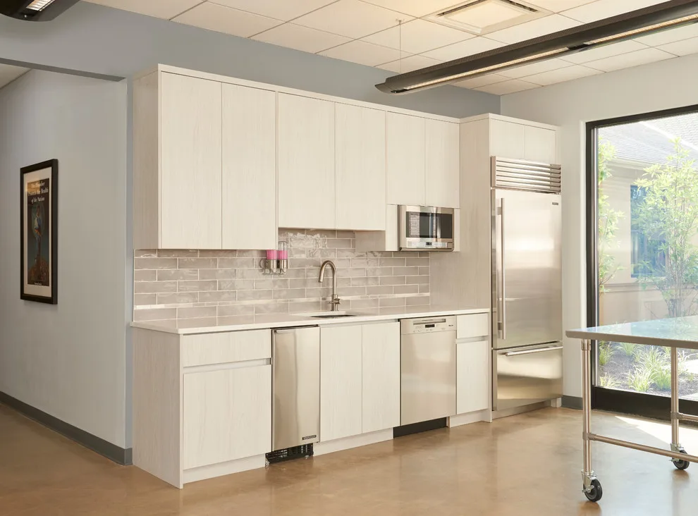 Modern Business by Sweetbriar Cabinetry & Design, Inc - Photo 4