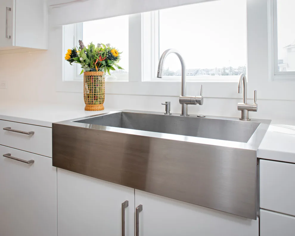 Modern Bay Residence, Loveladies by Francie Milano Kitchens Inc. - Photo 4
