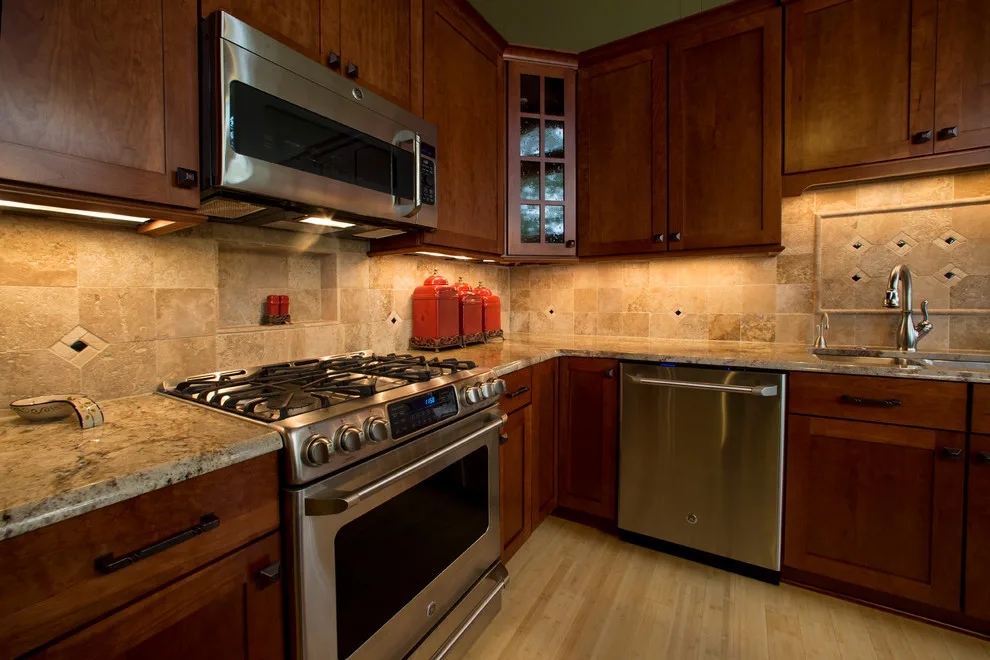 Cove Drive Kitchen Makeover by Highland Design+Build - Photo 10