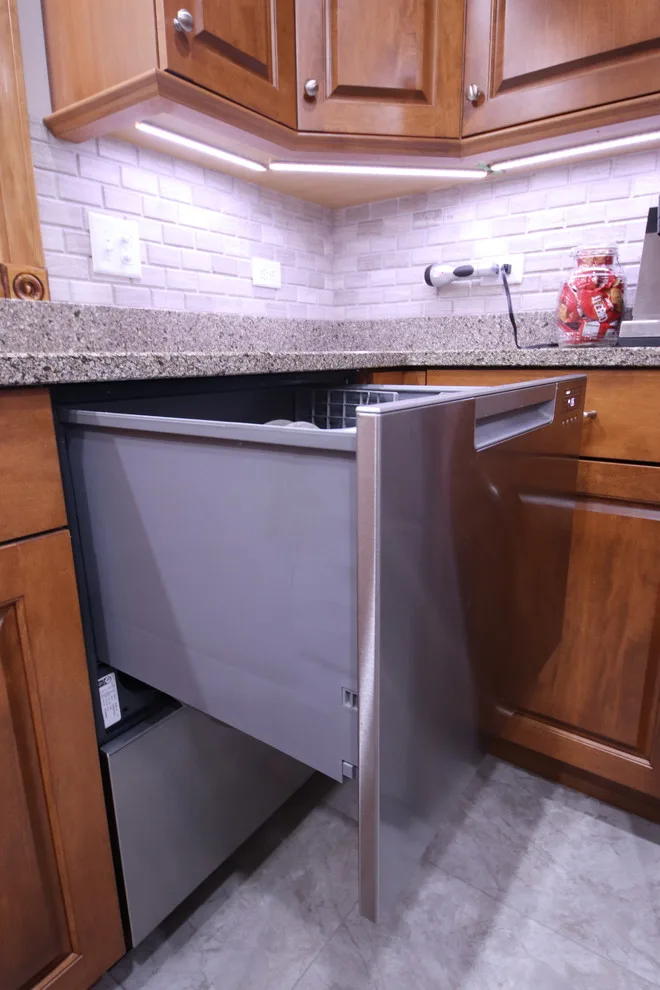 Comfortable Sleek Designs by Distinctive Designs For Kitchens And Baths - Photo 5