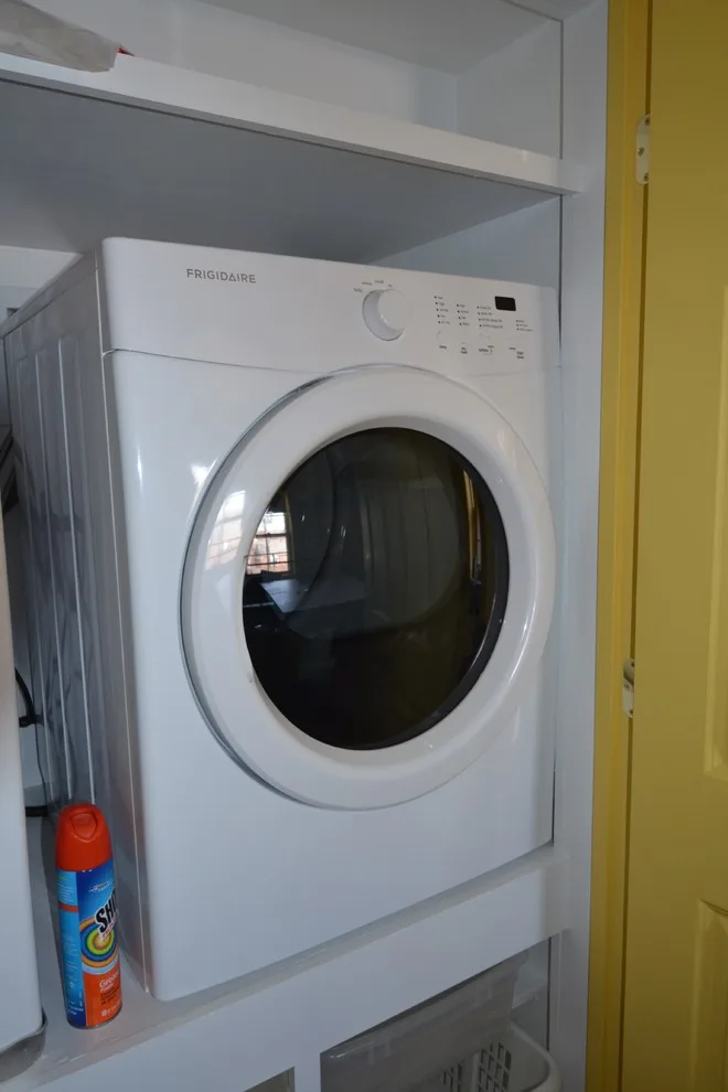 Bespoke laundry storage space by Remodeling And Painting Experts Inc. - Photo 3